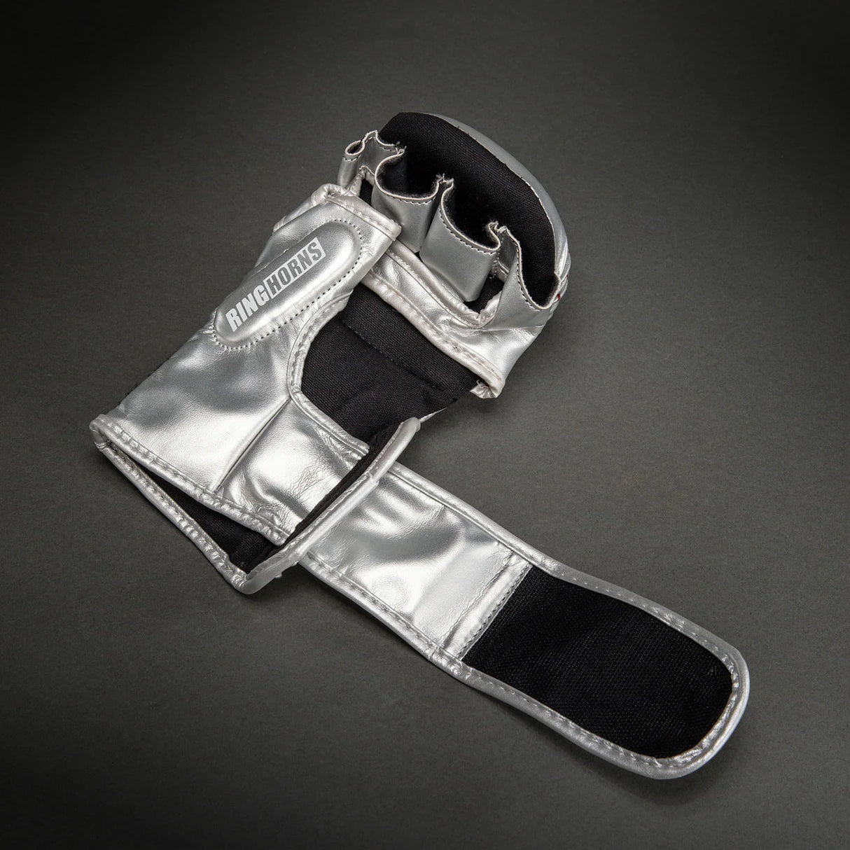 Ringhorns Charger Silver/Black rokavice za sparing