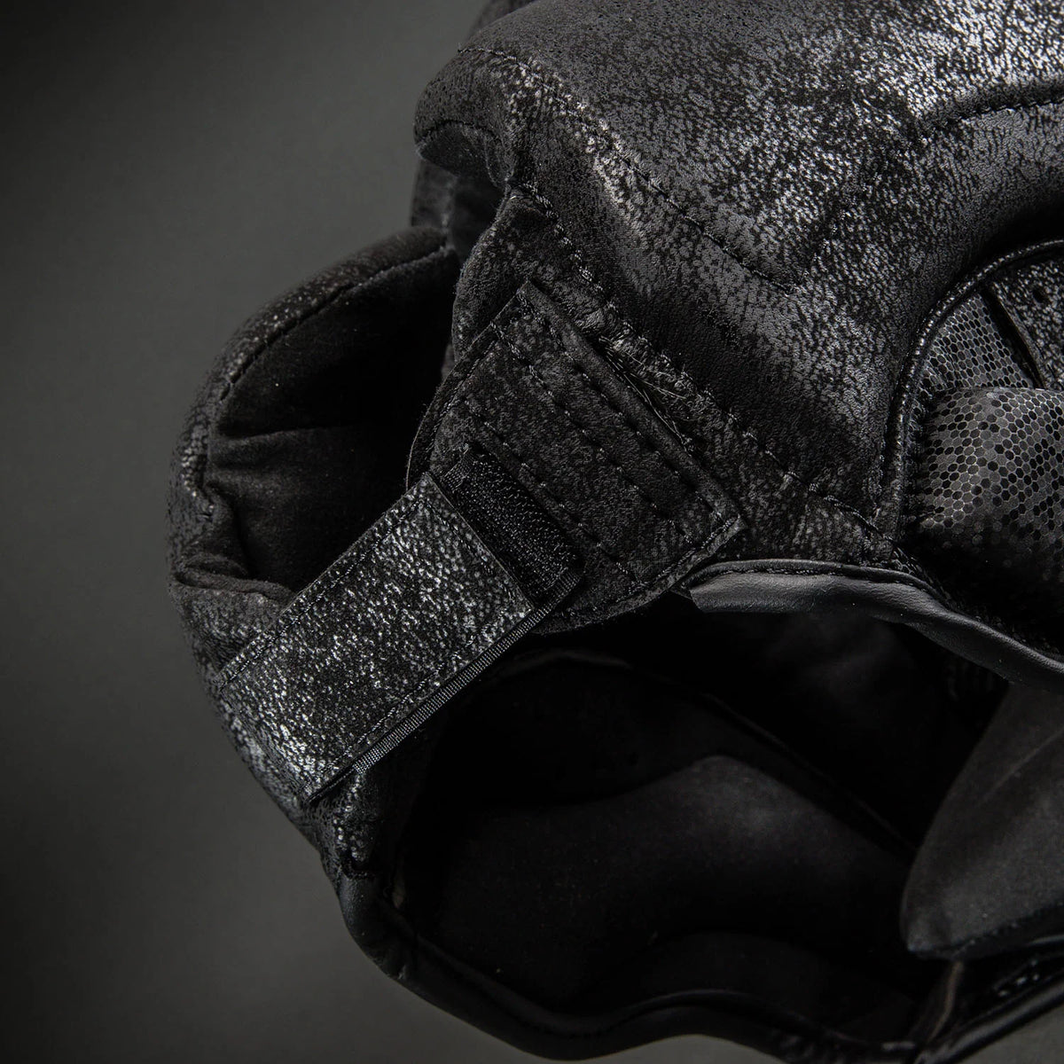 Venum Stone 2.0 Black čelada