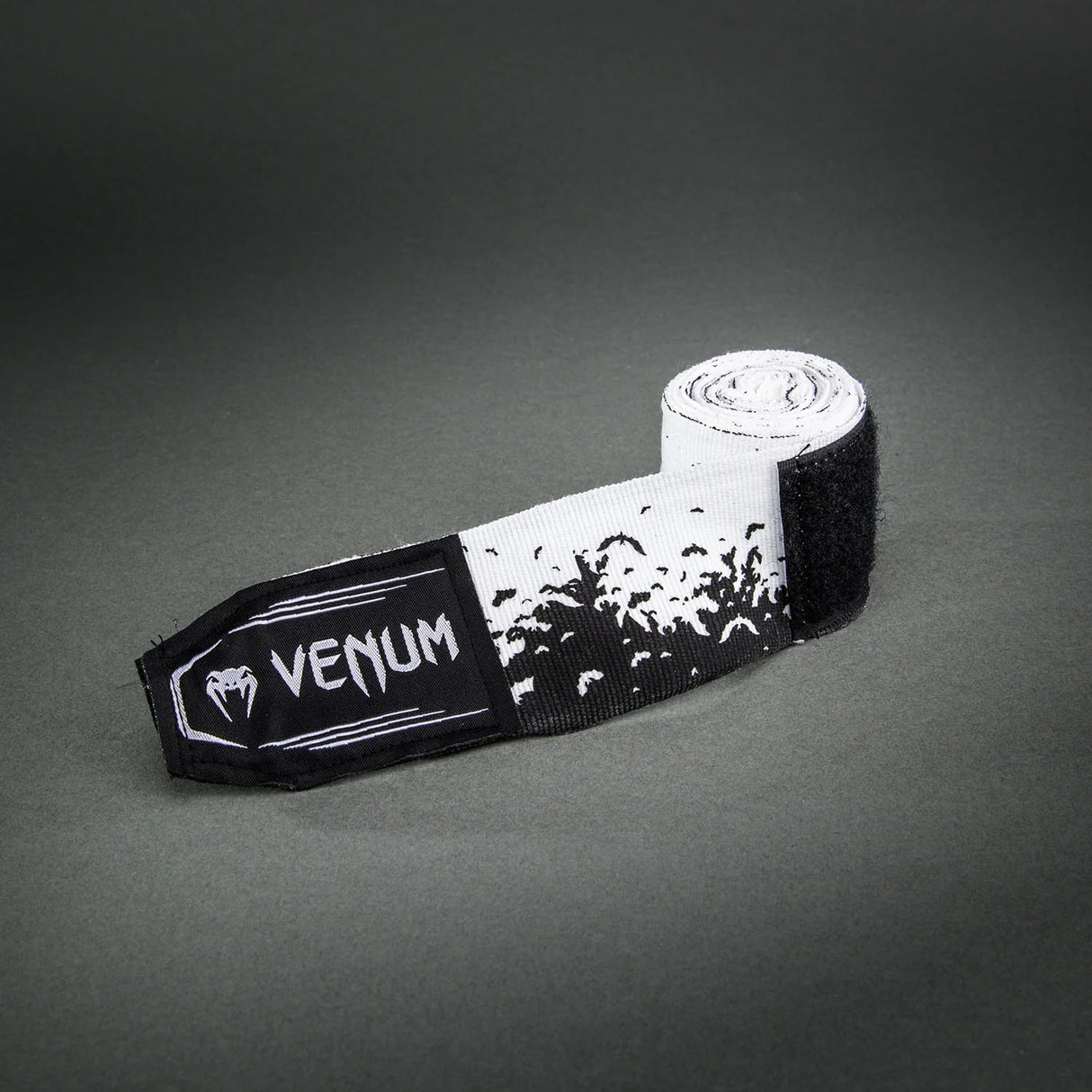 Venum Bats Night Black/White bandaže