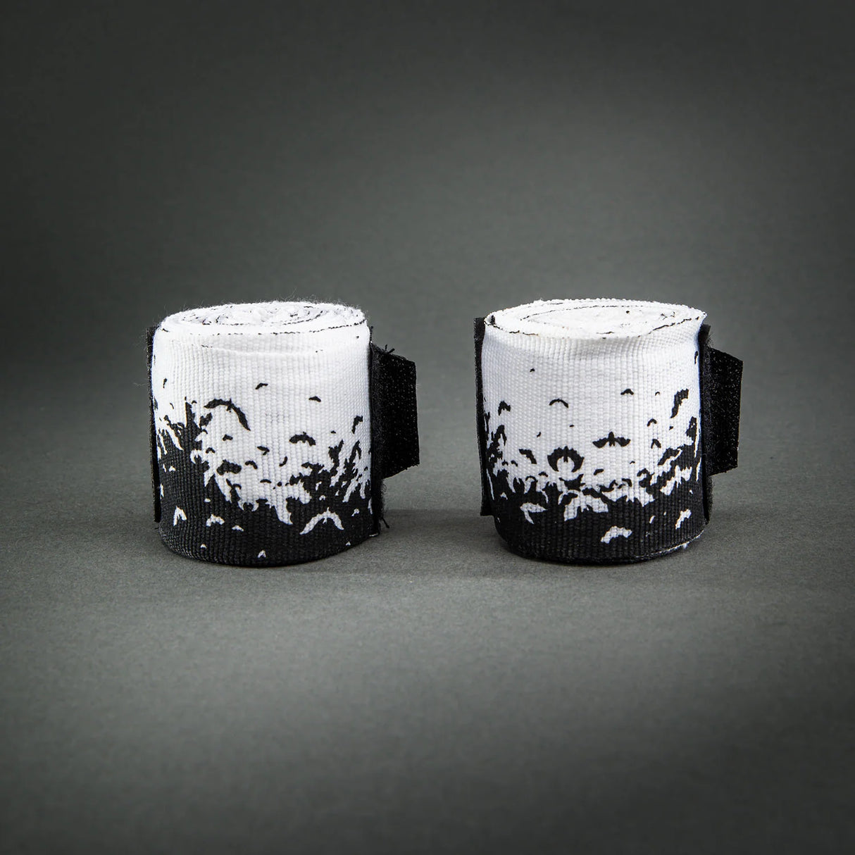 Venum Bats Night Black/White bandaže