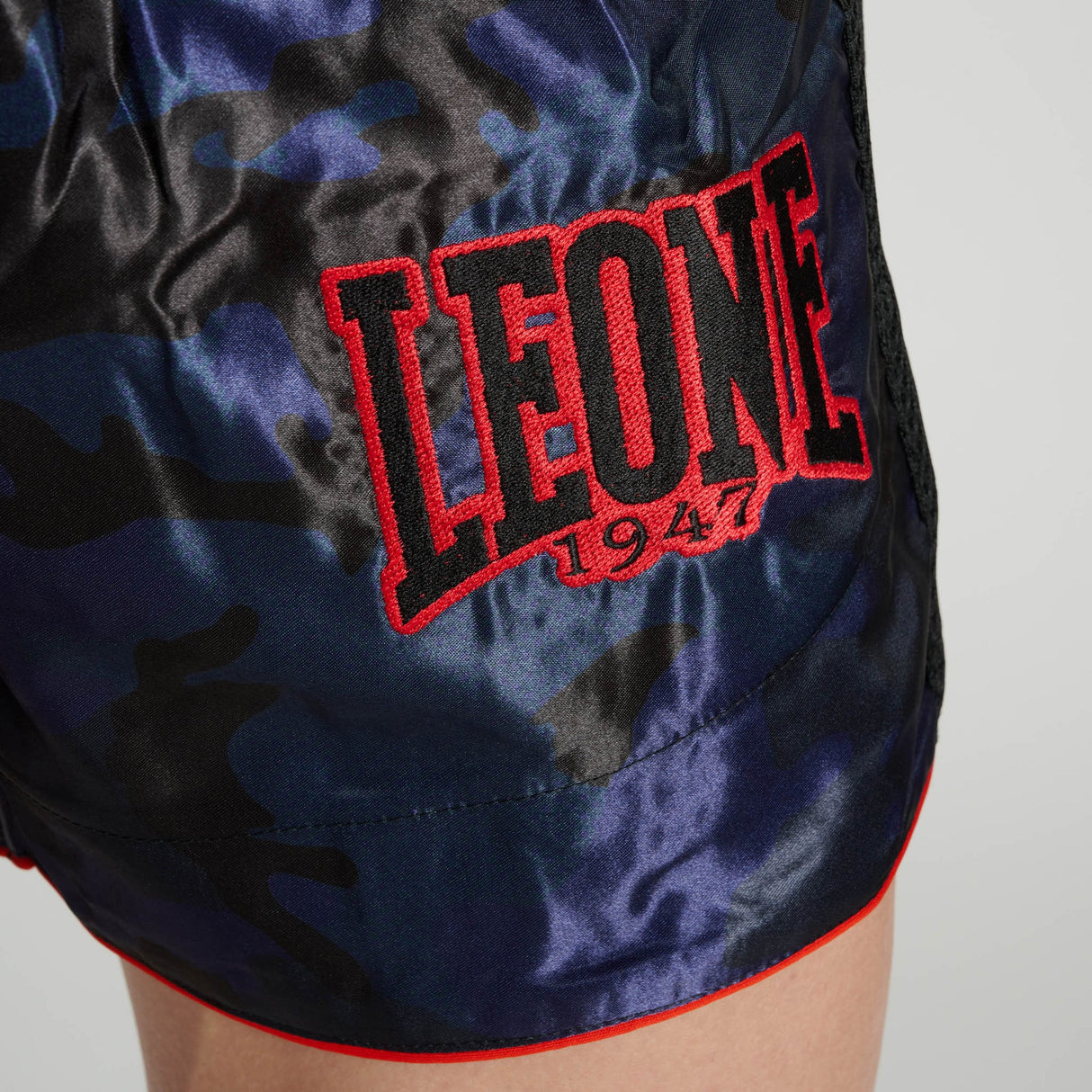 Leone 1947 Camo Fight AB880 Blue hlačke za tajski boks
