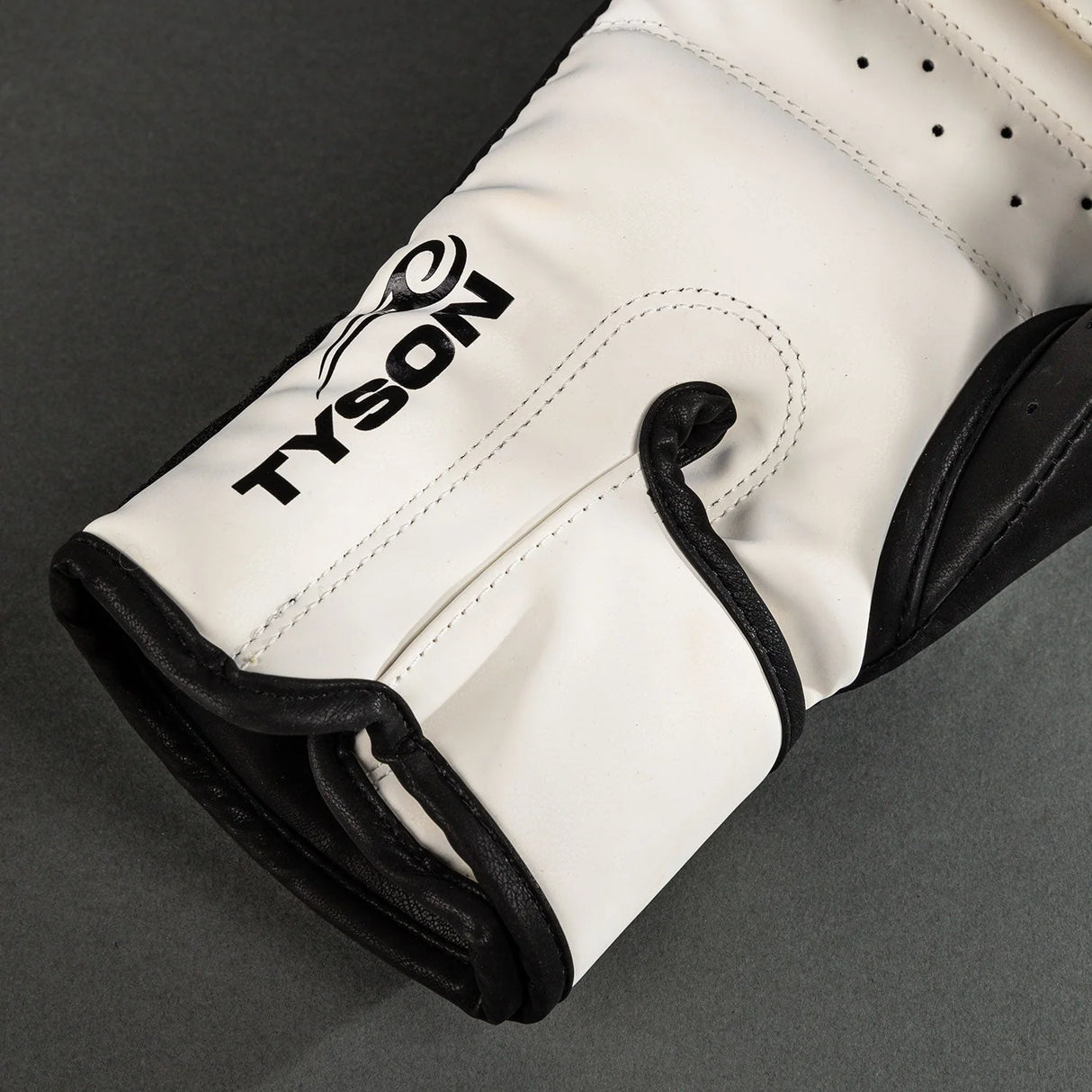 Venum x Mike Tyson Replica Deep Black/Optical White Rokavice Za Boks