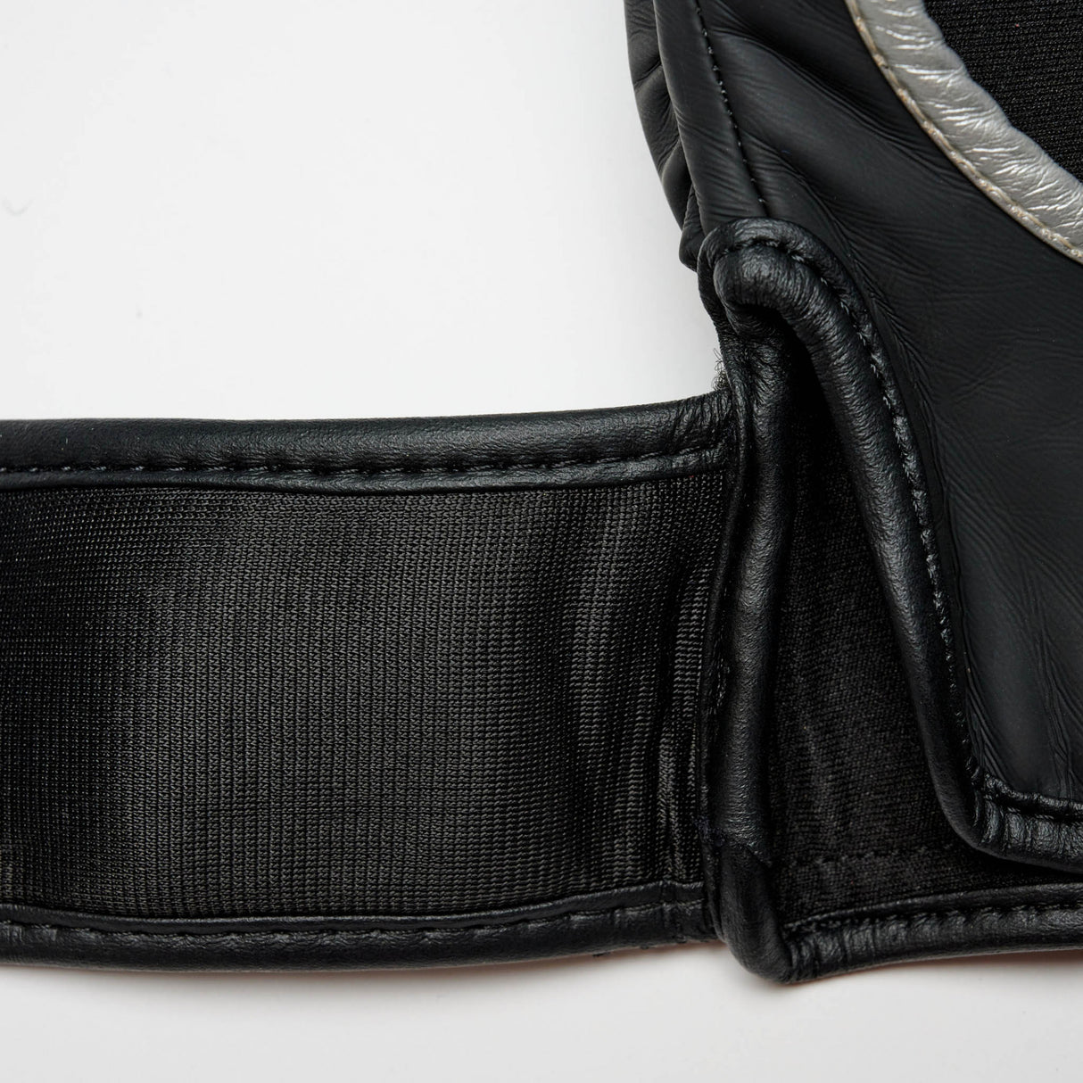 Leone 1947 GP105 Black Edition rokavice za MMA