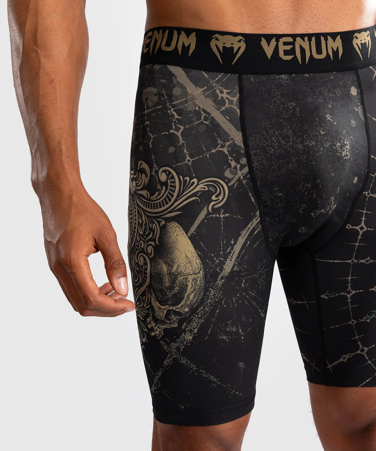 Venum Santa Muerte 5.0 Deep Black/Gold Kratke Pajkice