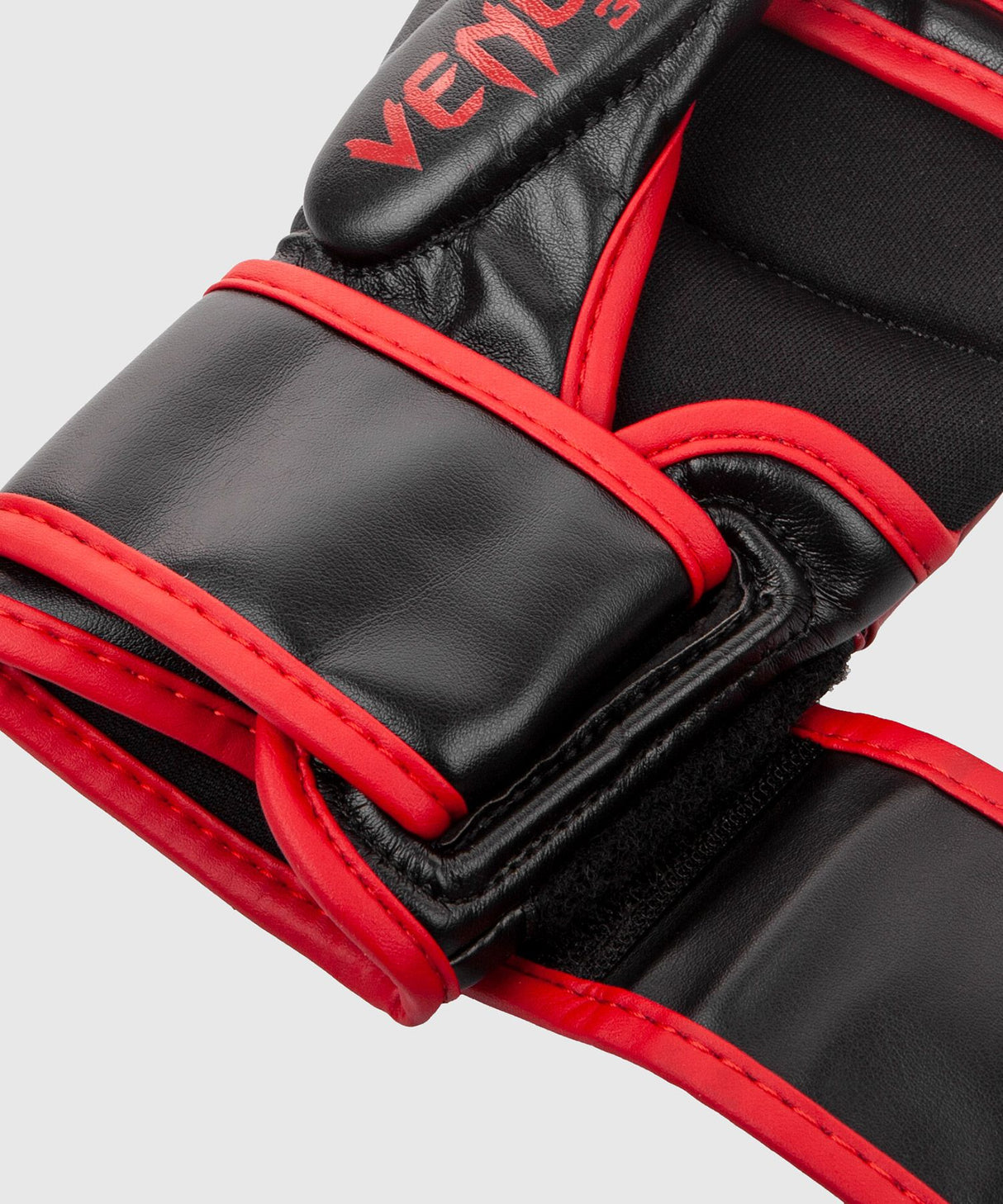 Venum Challenger 3.0 Black/Red rokavice MMA za sparing