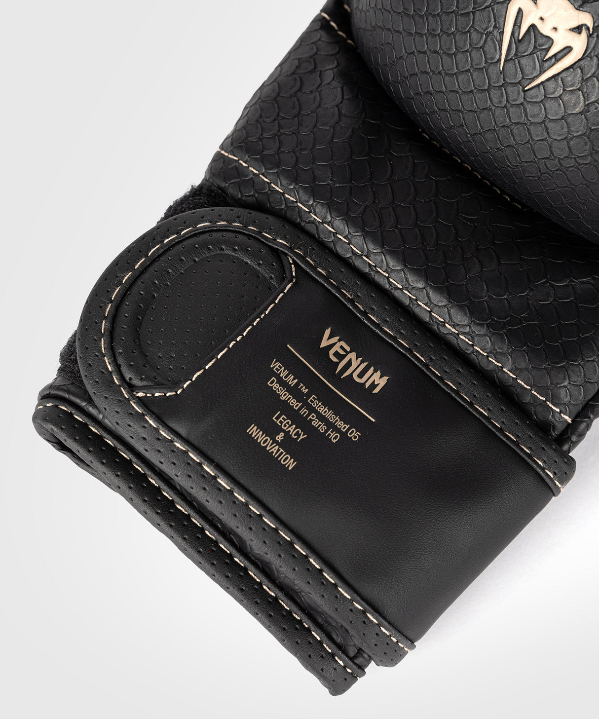 Venum Impact Evo Scales Black Rokavice MMA Za Sparing