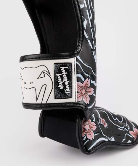 Venum x Tawanchay Black/White Ščitniki za golen in nart