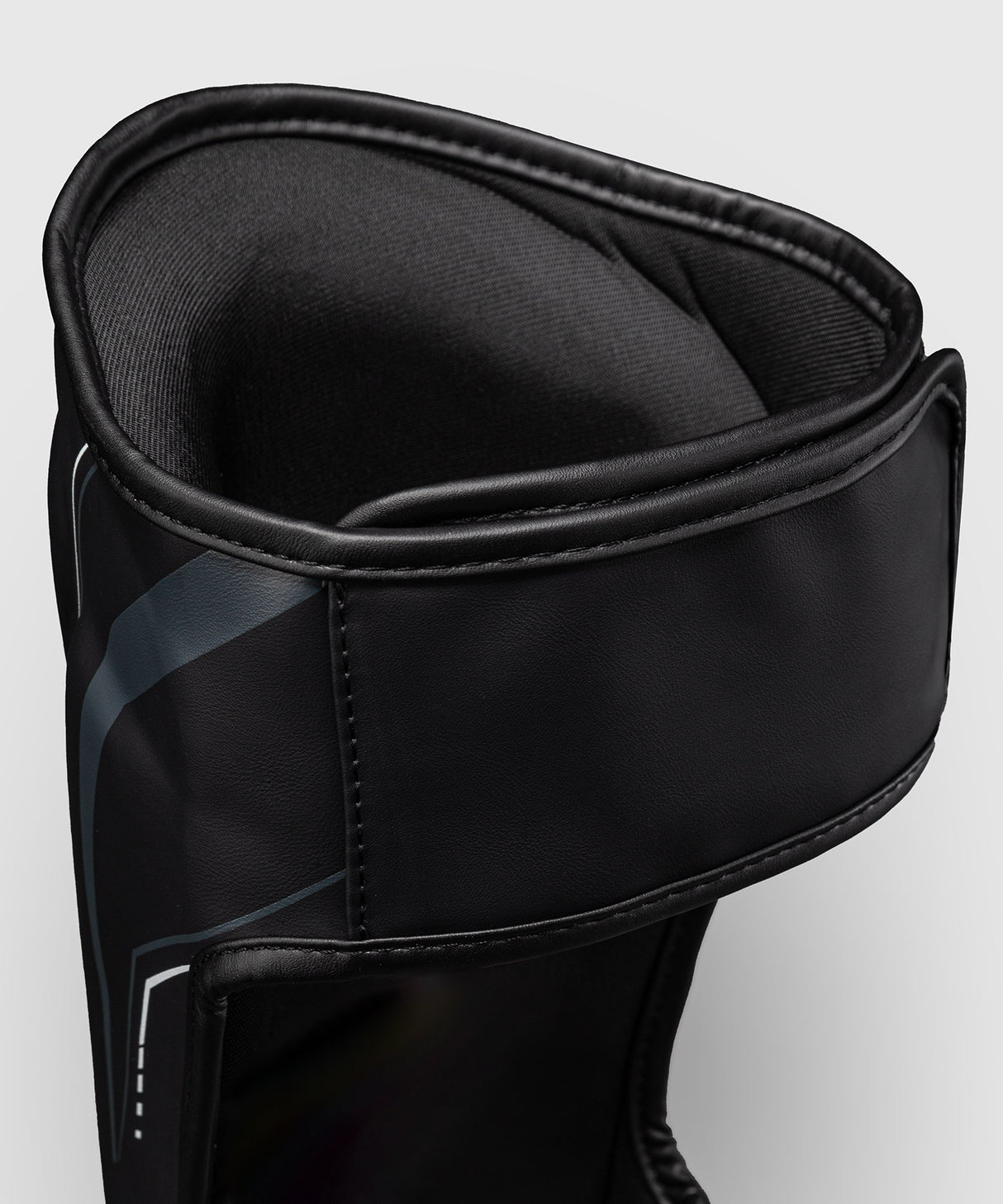 Venum Streamline Shin Guards - Black/White