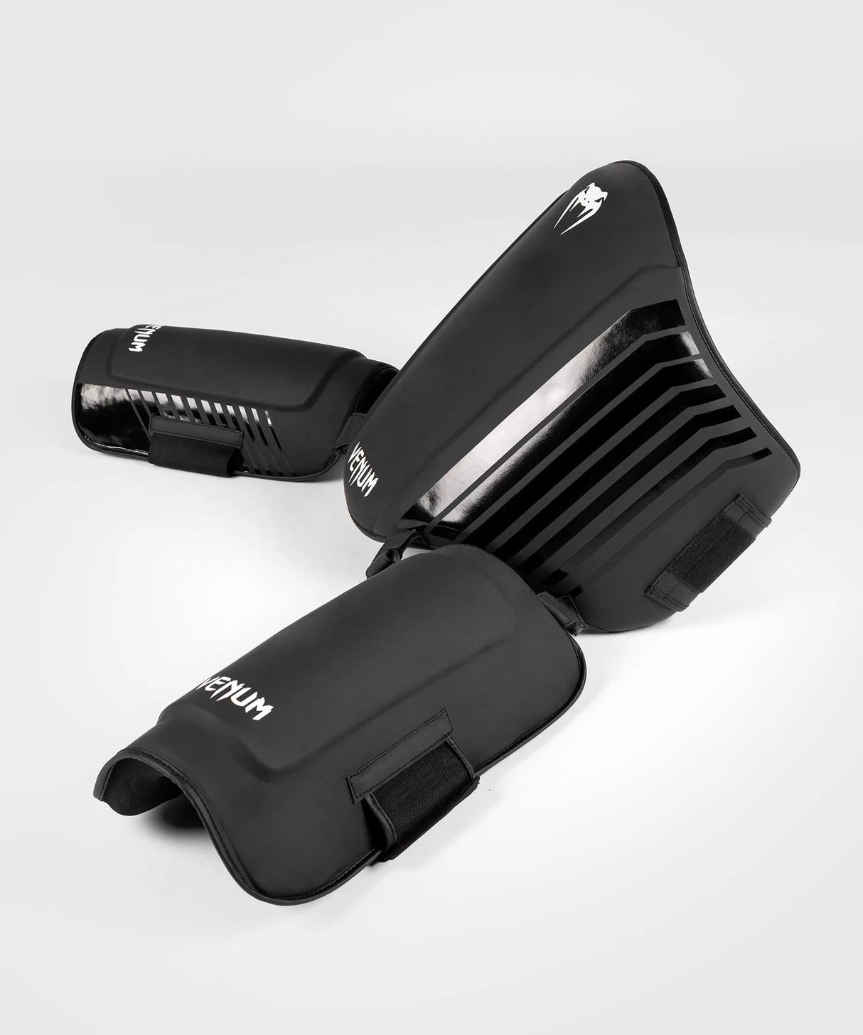 Venum Challenger Black/White trainer armor focuser