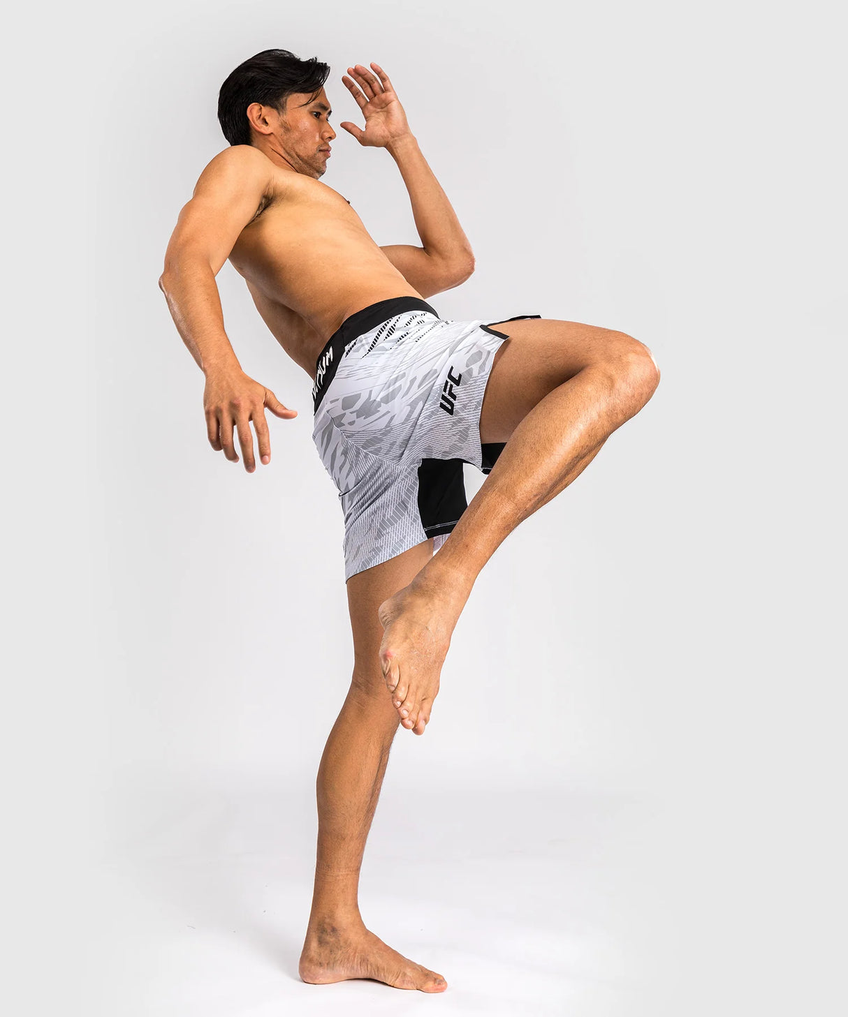 UFC Fusion by Venum Authentic Fight Night Men’s Short Fit White Hlačke za MMA