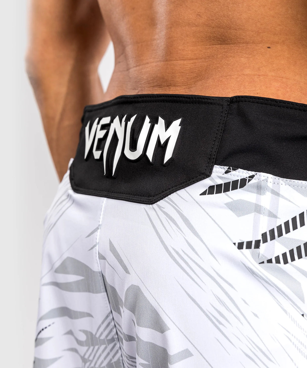 UFC Fusion by Venum Authentic Fight Night Men’s Short Fit White Hlačke za MMA