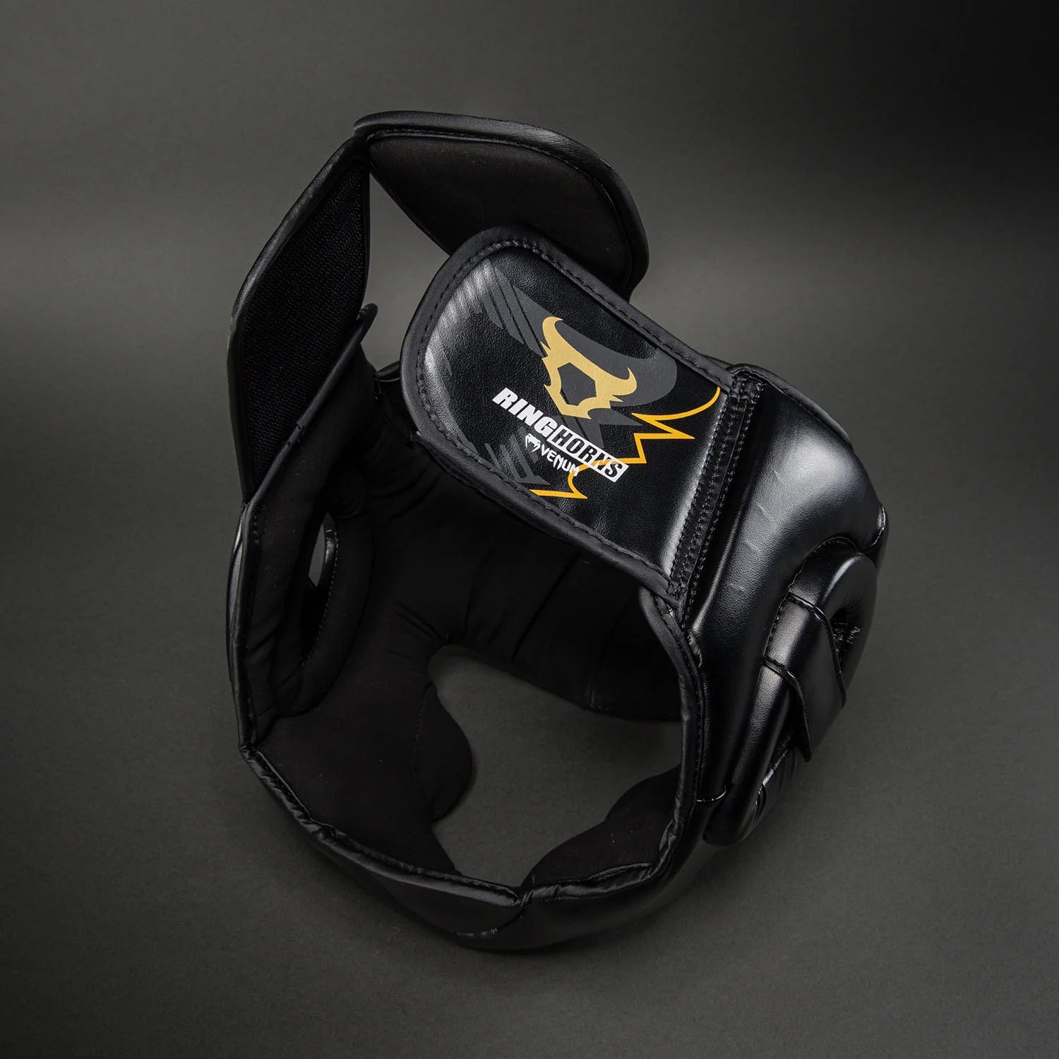 Ringhorns Charger Black/Gold čelada