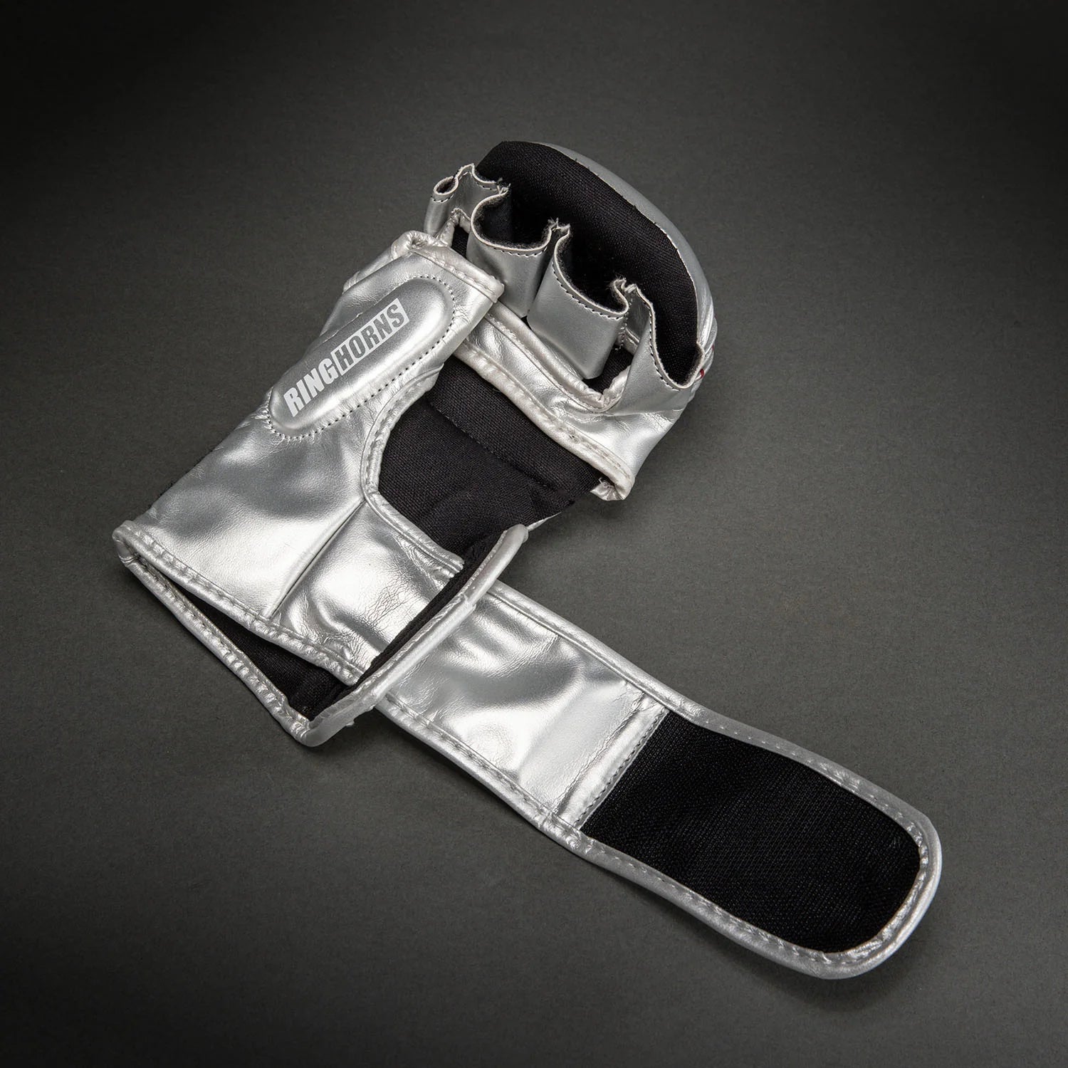 Ringhorns Charger Silver/Black rokavice za sparing