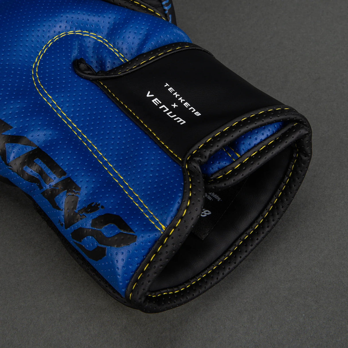 Venum x TEKKEN 8 - King - Black/Yellow rokavice za boks