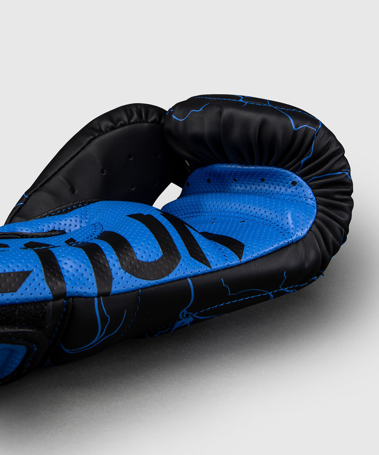 Venum Thunder Dragon Black/Royal Blue rokavice