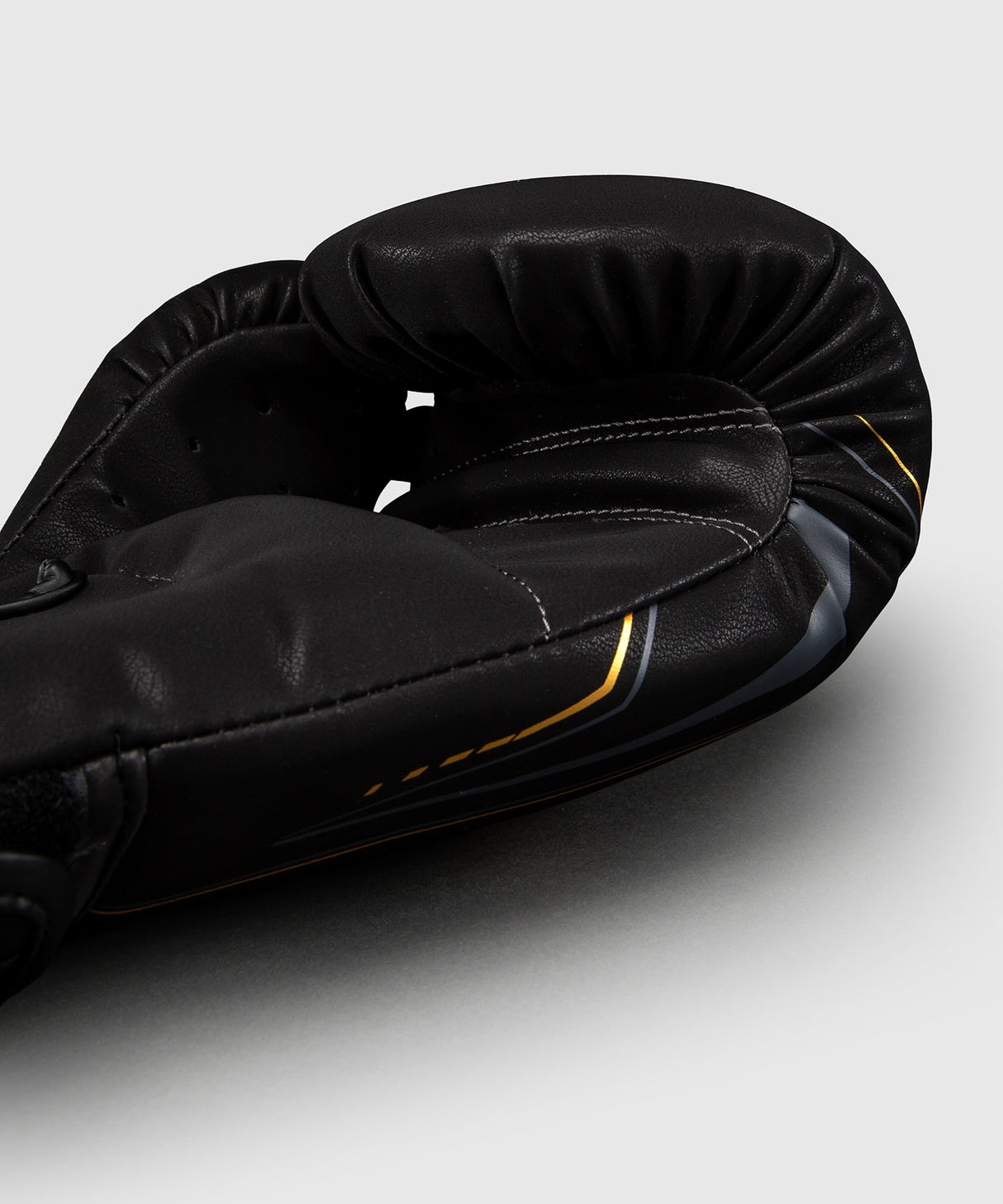 Venum Streamline Black/Gold rokavice za boks