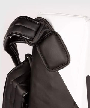 Venum Satchel Black/White Ščit fokuser