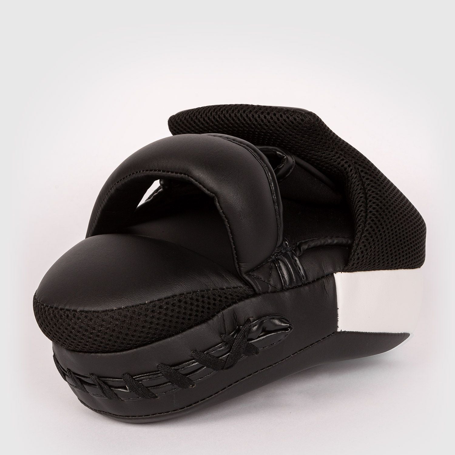 Venum Cellular 3.0 Black/White fokuserji