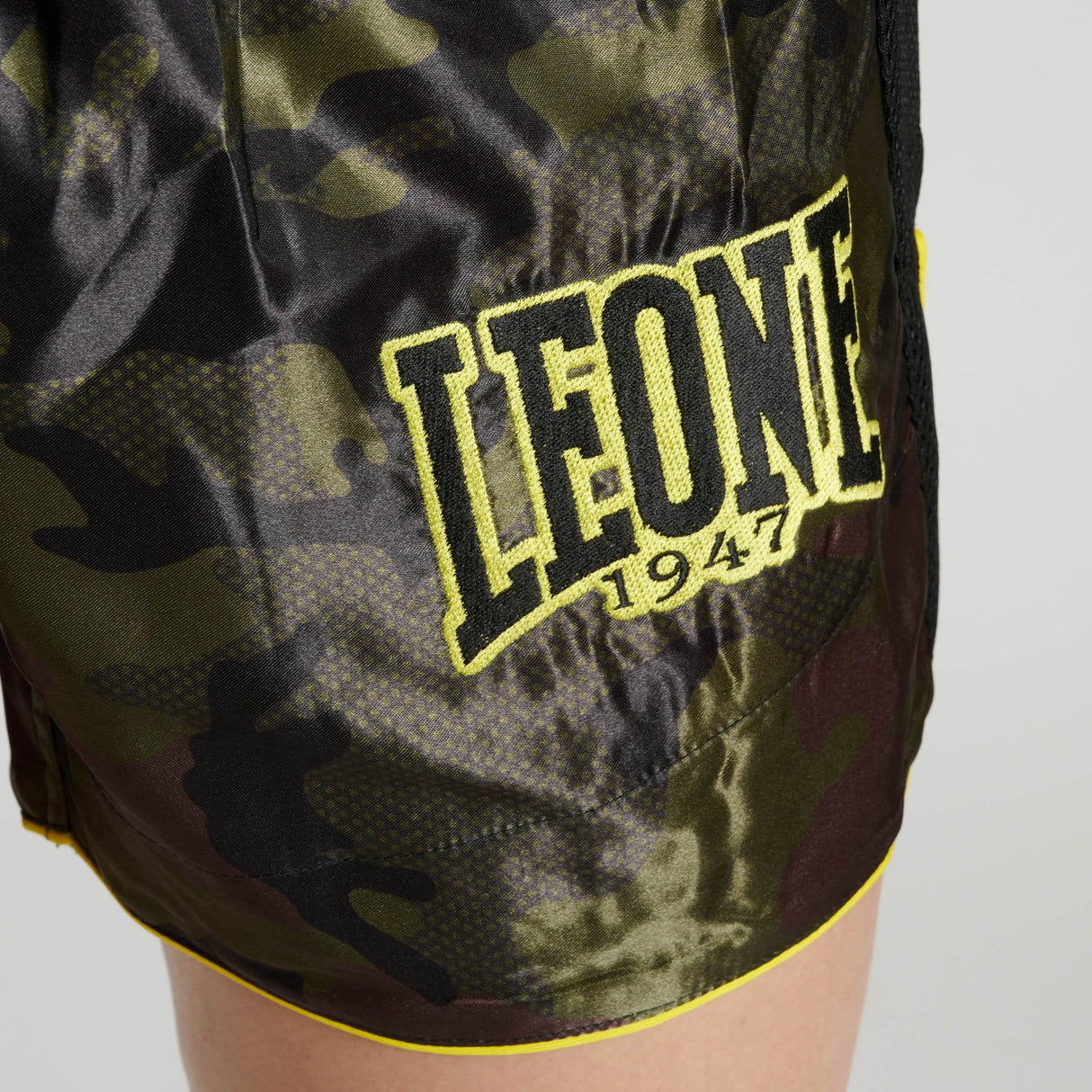 Leone 1947 Camo Fight AB880 Green hlačke za tajski boks