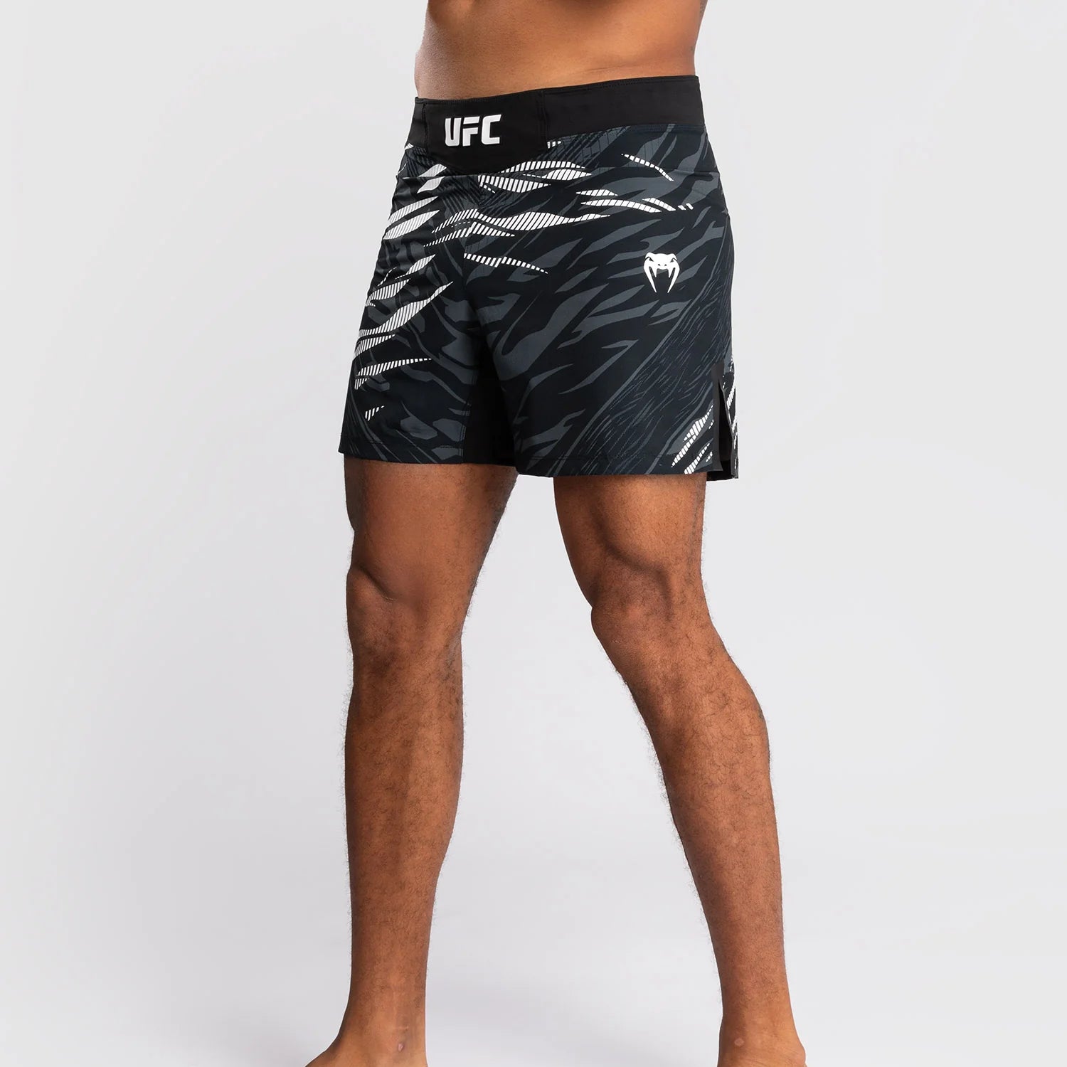 UFC Fusion by Venum Authentic Fight Night Men’s Short Fit Black Hlačke za MMA