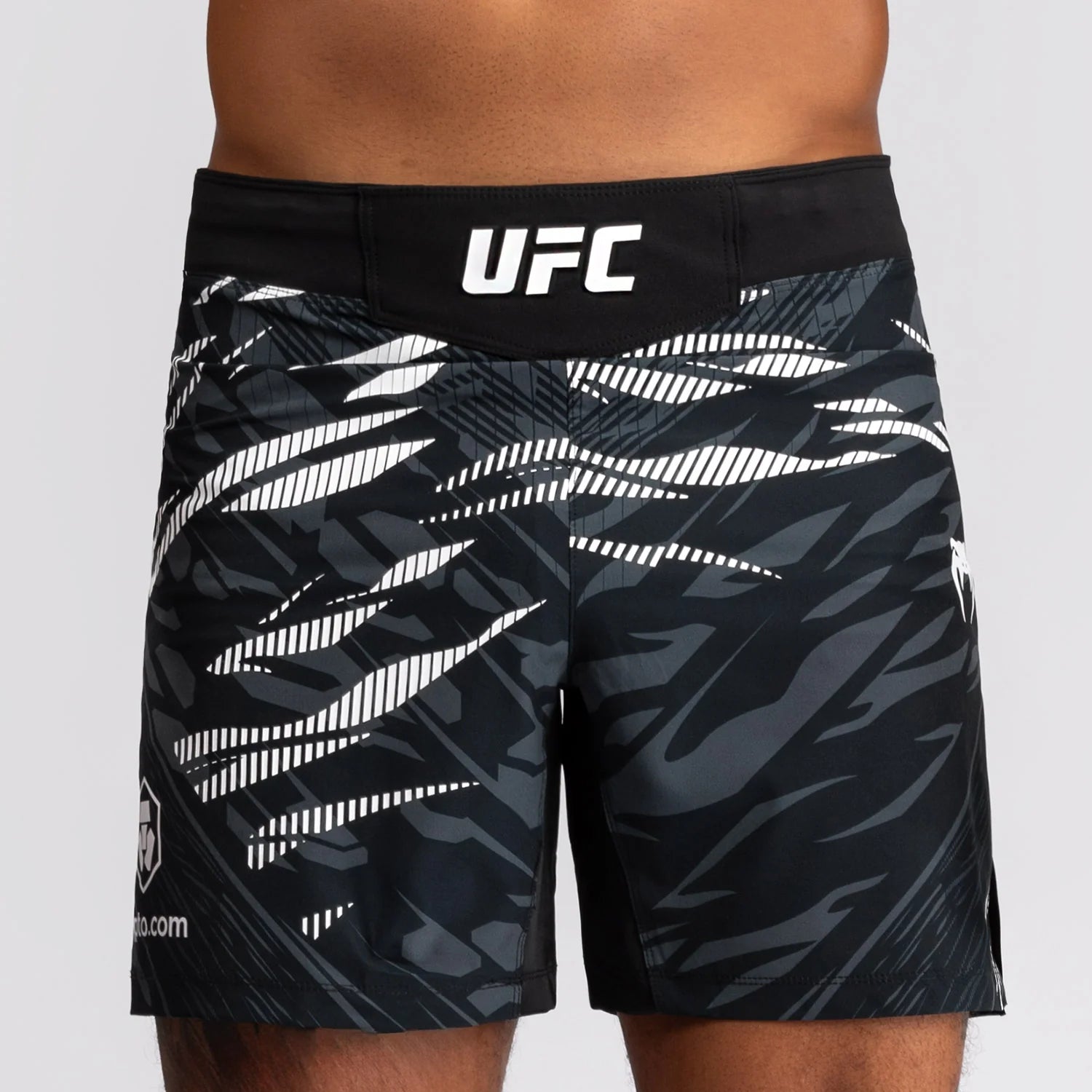 UFC Fusion by Venum Authentic Fight Night Men’s Short Fit Black Hlačke za MMA