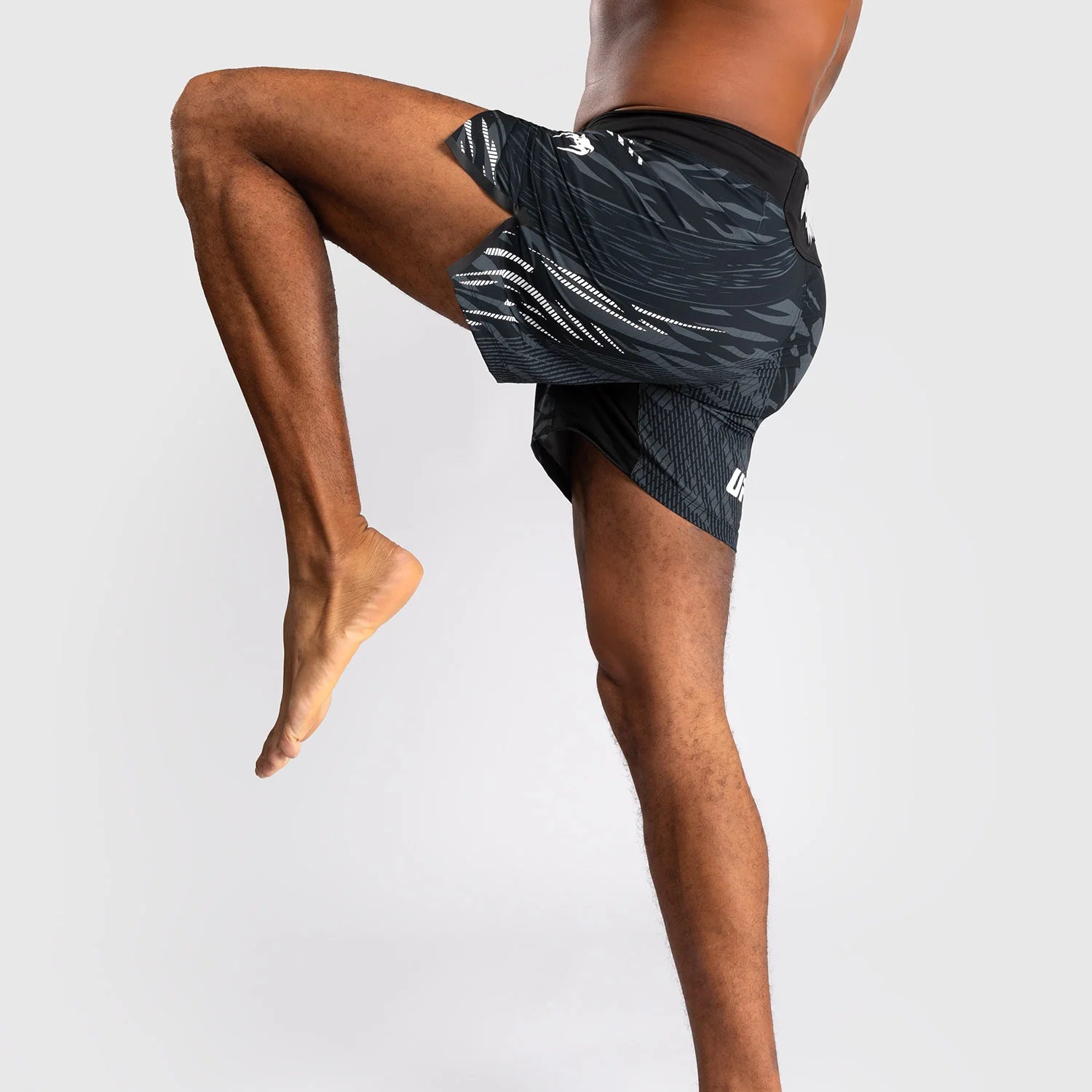 UFC Fusion by Venum Authentic Fight Night Men’s Short Fit Black Hlačke za MMA