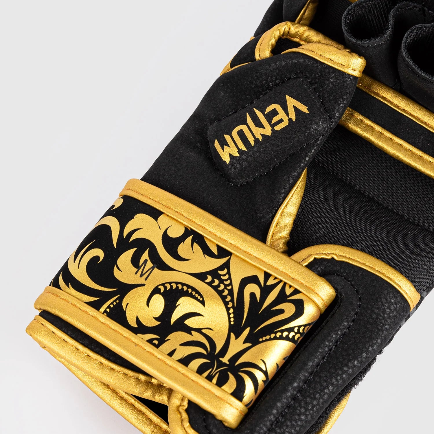 Venum x Ilia Topuria Black/Gold Rokavice MMA Za Sparing