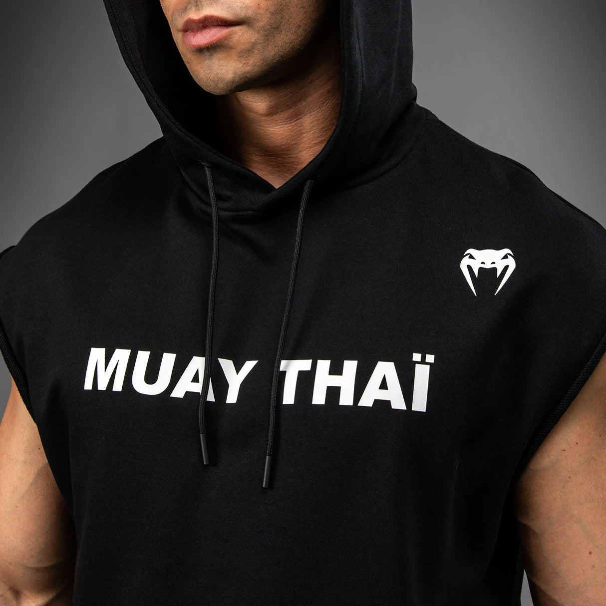 Venum Muay Thai VT Black/White kapucar brez rokavov