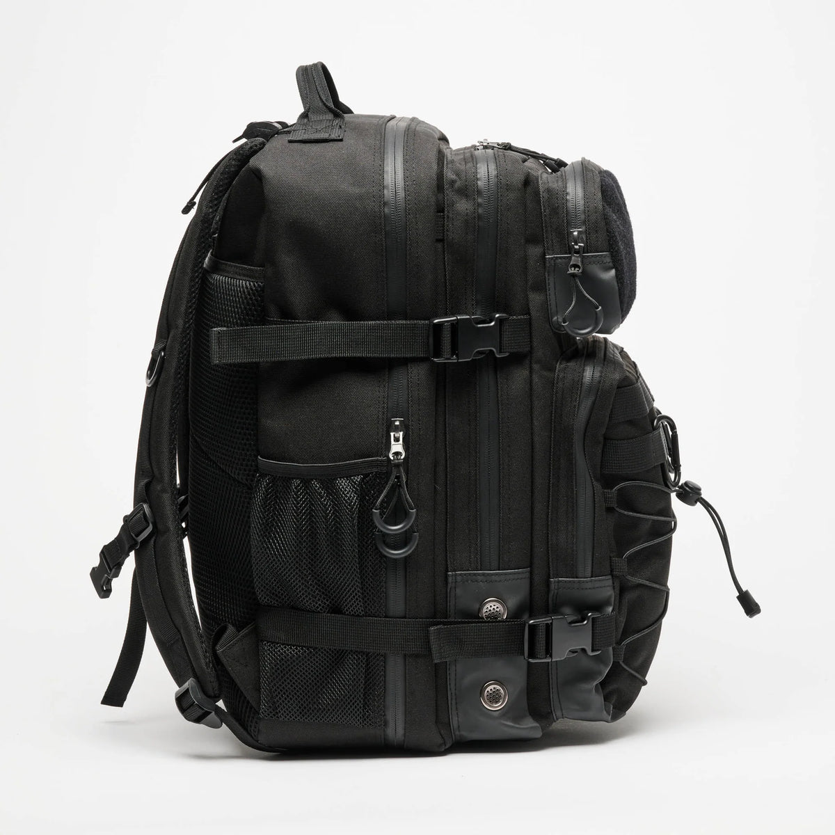 Leone 1947 AC953 Tactical Black Lion nahrbtnik