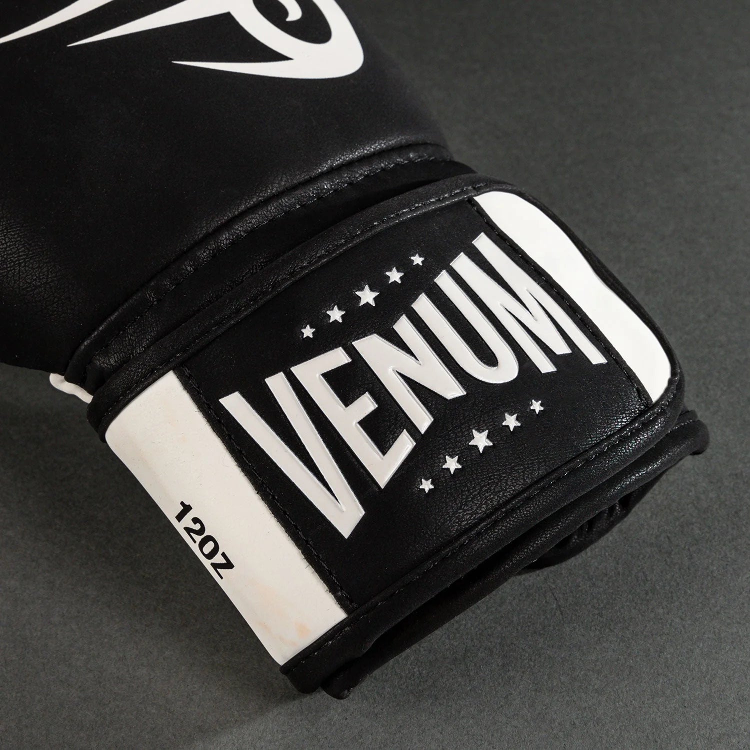 Venum x Mike Tyson Replica Deep Black/Optical White Rokavice Za Boks