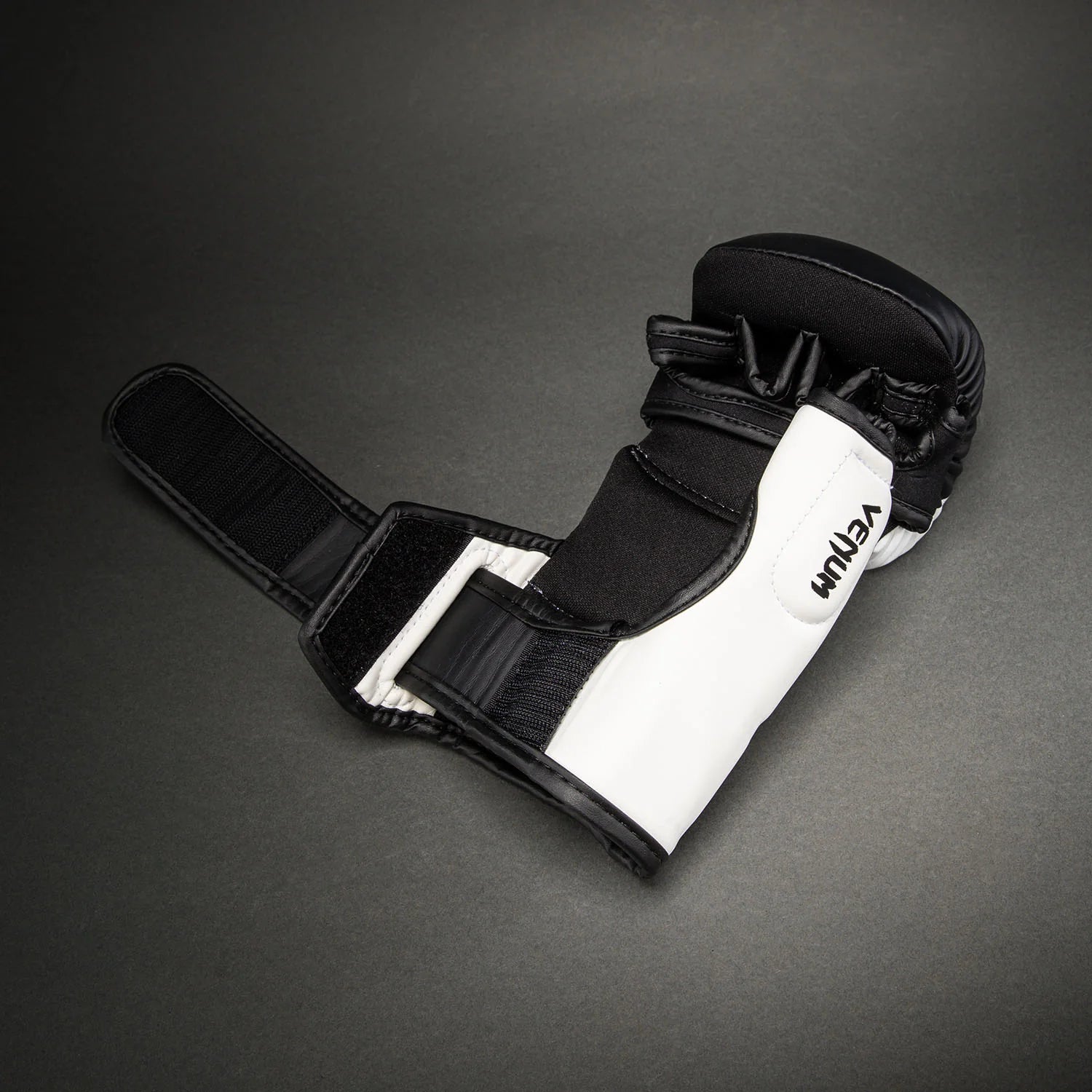 Venum Attack 2.0 Black/White sparing rukavice