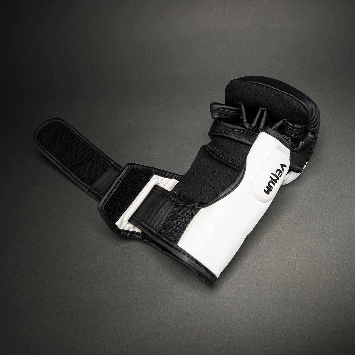 Venum Attack 2.0 Black/White sparing rukavice