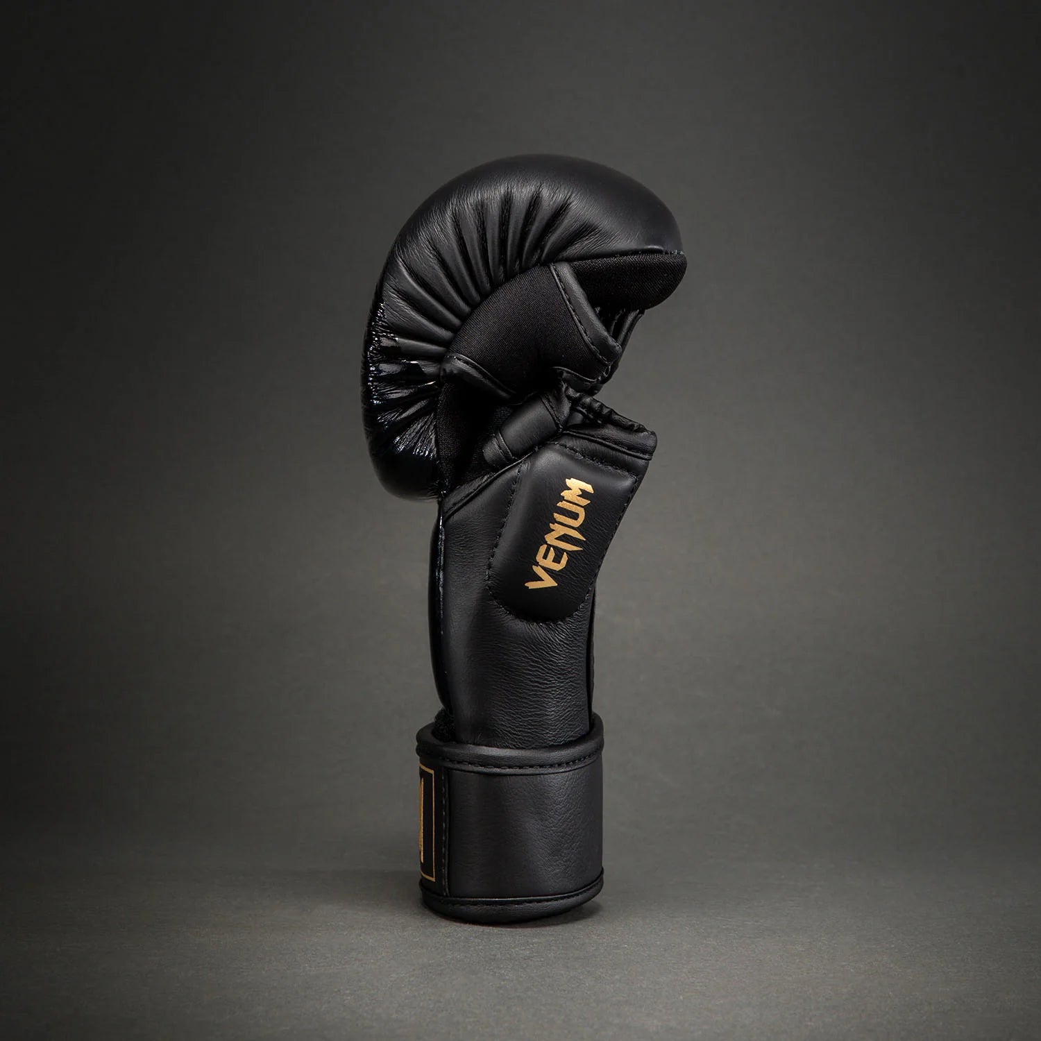 Venum Attack 2.0 Black/Gold Leather sparing rukavice