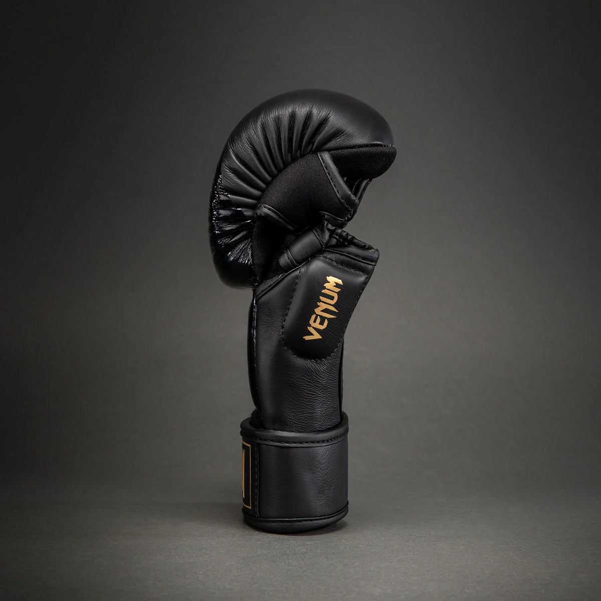 Venum Attack 2.0 Black/Gold Leather sparing rukavice
