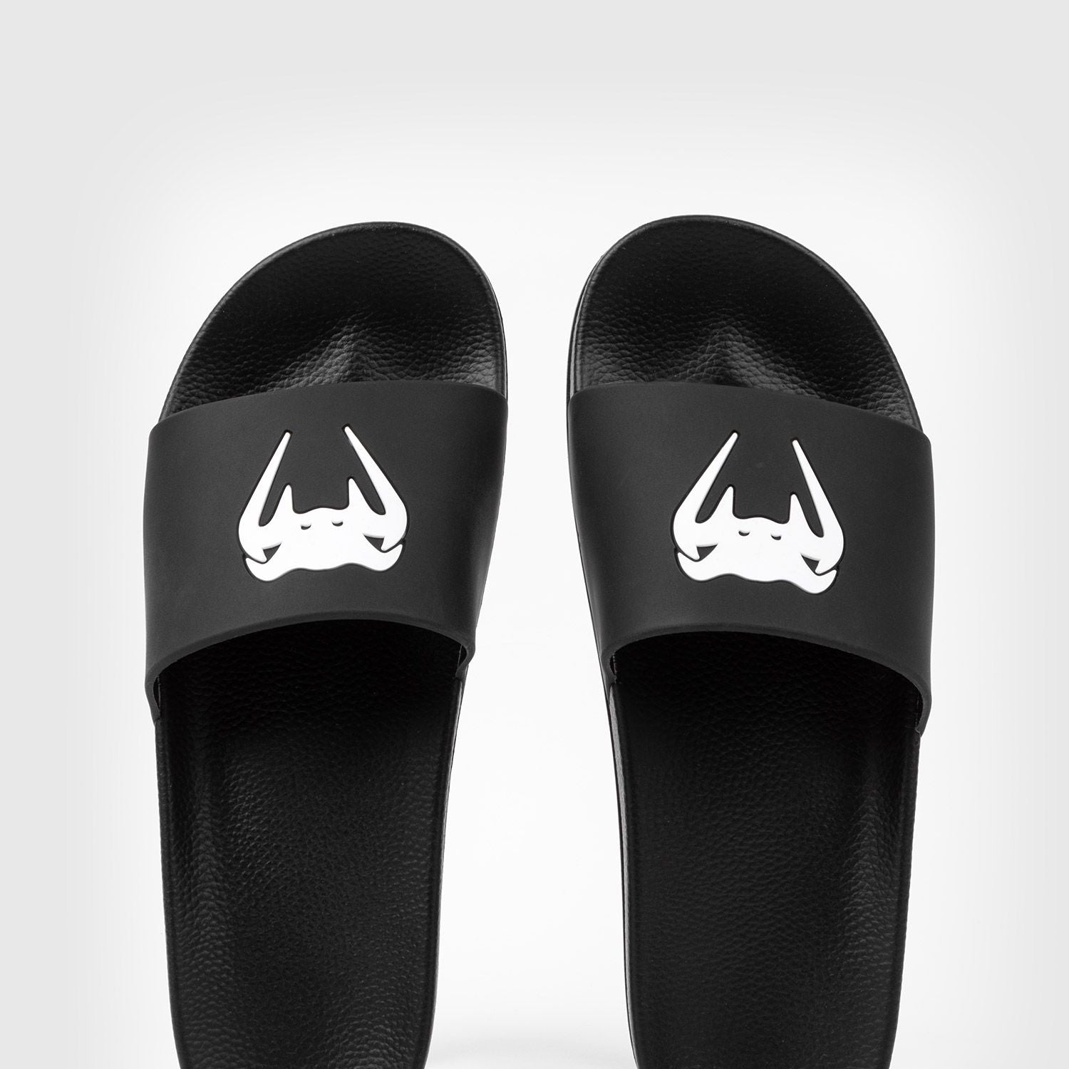 Venum Classic Black/White natikači