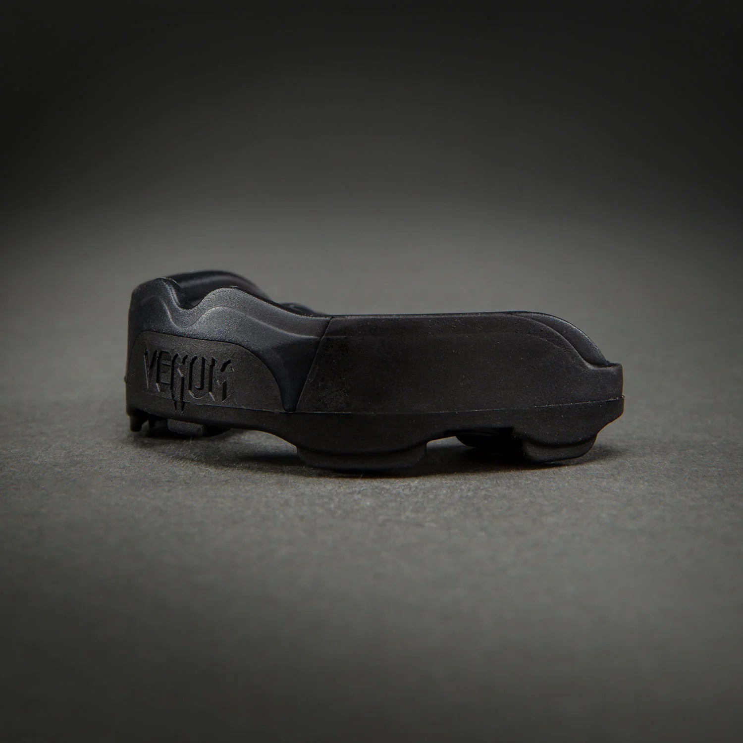 Venum Predator Black/Black/Red ščitnik za zobe