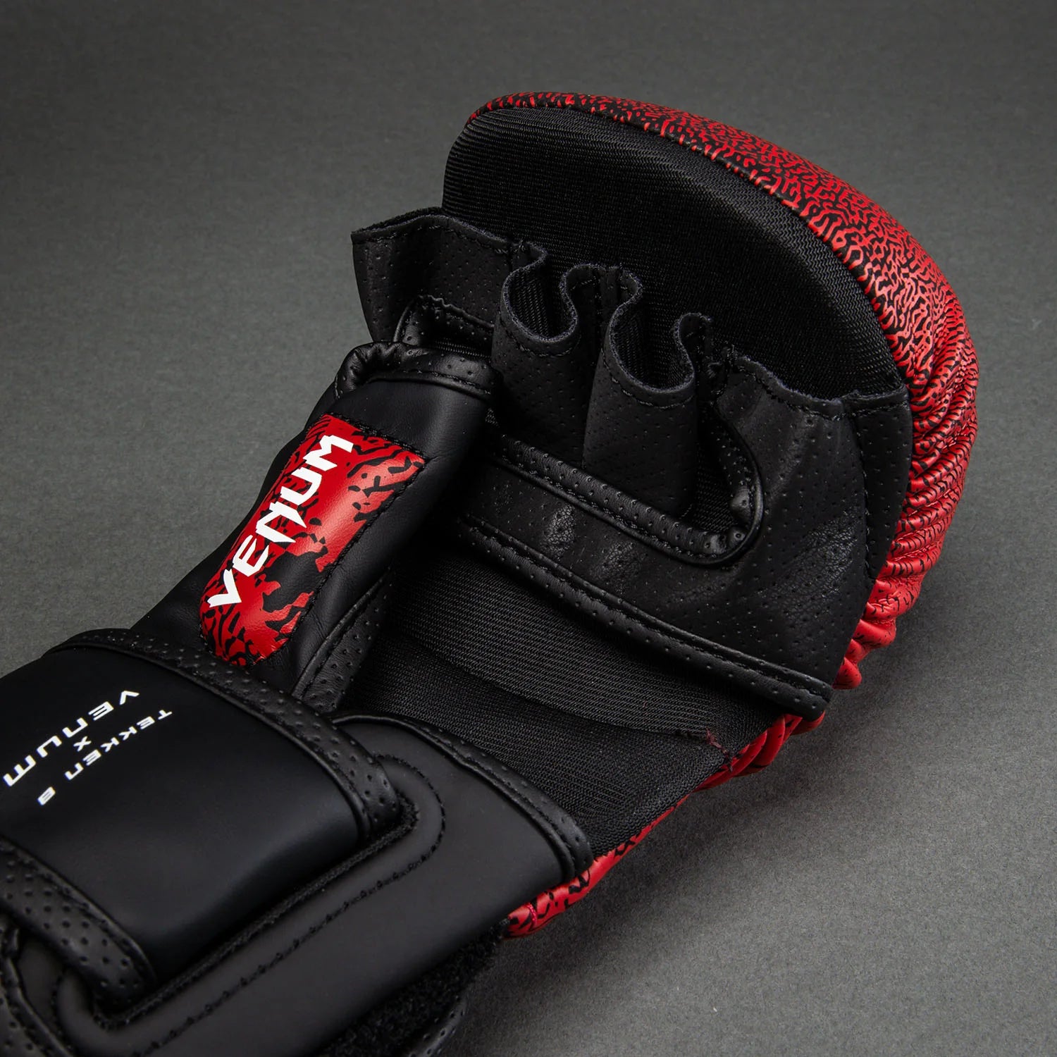 Venum x TEKKEN 8 - Kazuya - Red/Black MMA sparing gloves