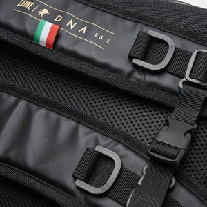 Leone 1947 AC946 DNA Black nahrbtnik