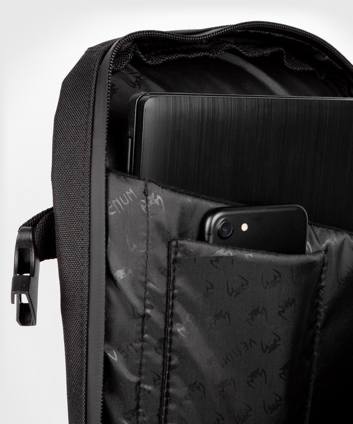 Venum Stripes nahrbtnik