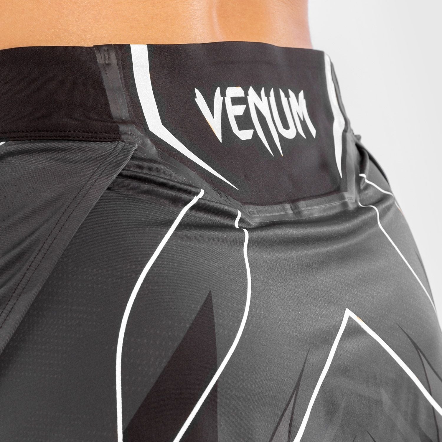 UFC Venum Authentic Fight Night Black Žensko Krilo