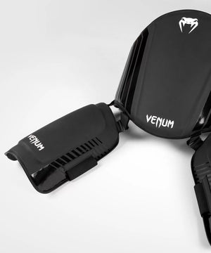 Venum Challenger Black/White trenerski oklep fokuser