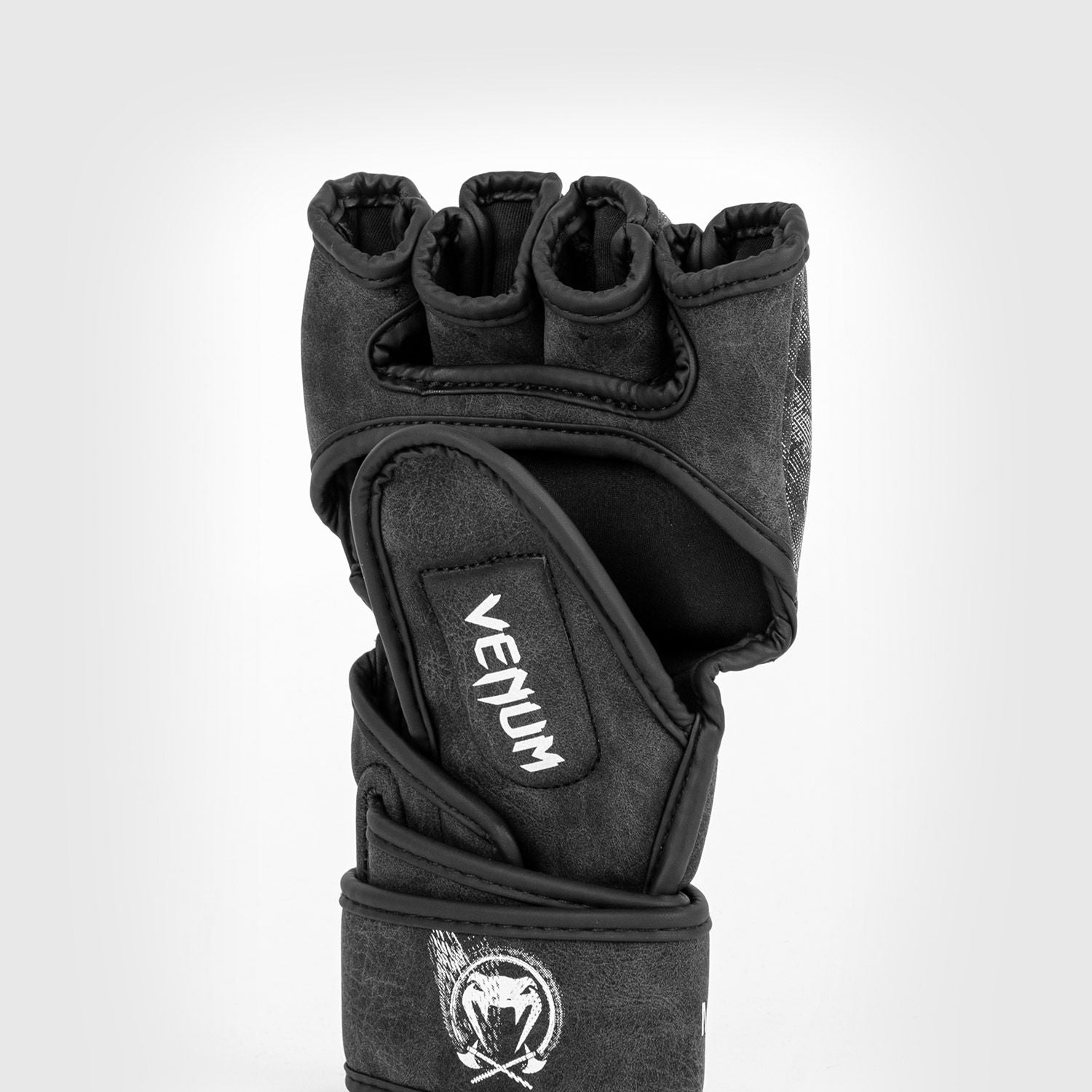 Venum GLDTR 4.0 Black/White rokavice za mma