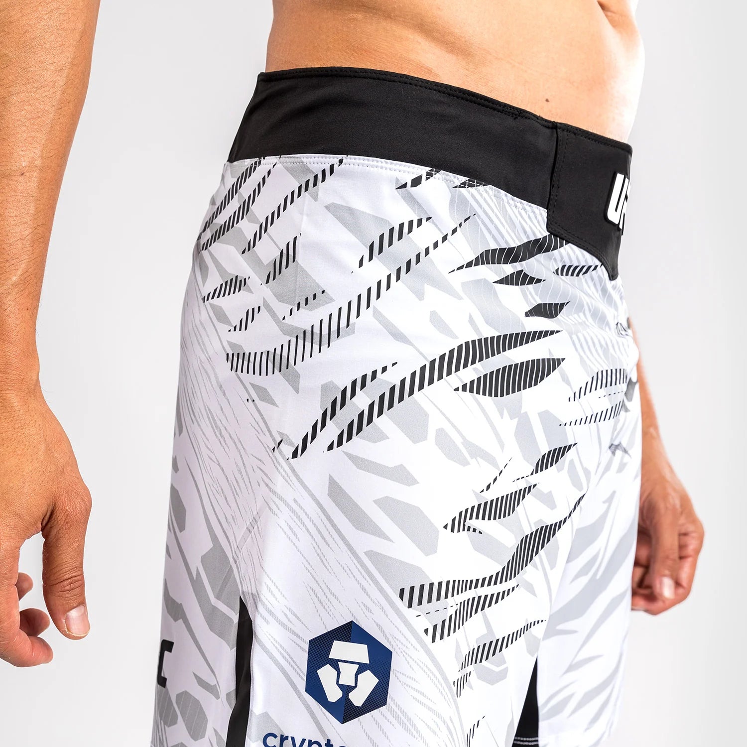UFC Fusion by Venum Authentic Fight Night Men’s Short Fit White Hlačke za MMA
