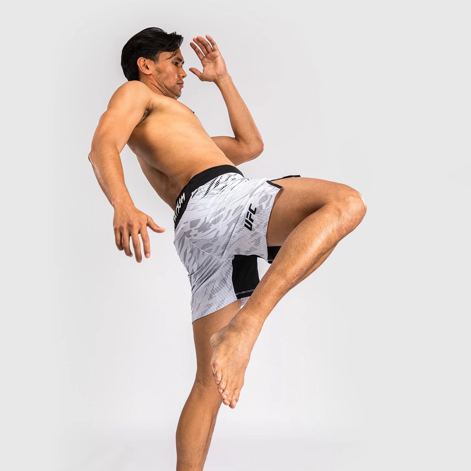 UFC Fusion by Venum Authentic Fight Night Men’s Short Fit White Hlačke za MMA