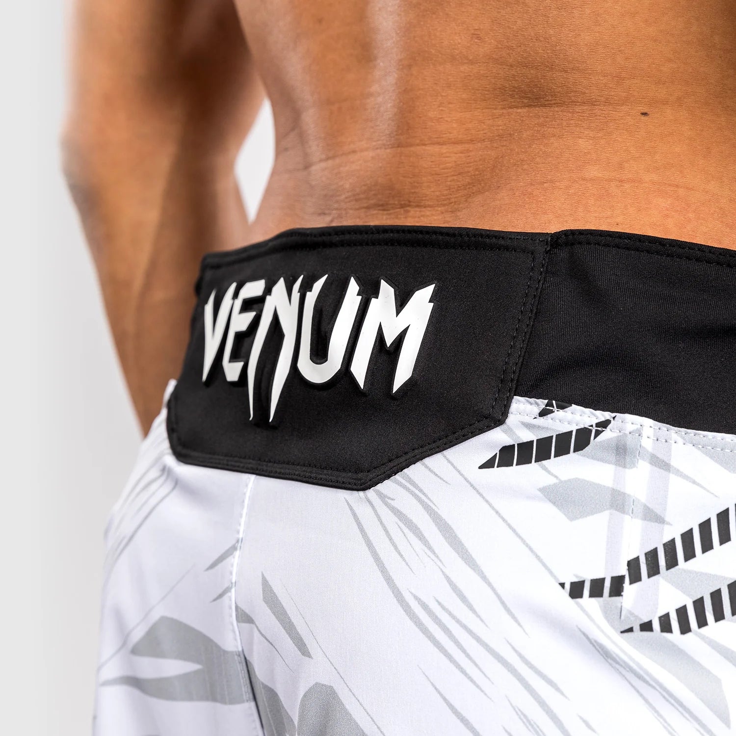 UFC Fusion by Venum Authentic Fight Night Men’s Short Fit White Hlačke za MMA