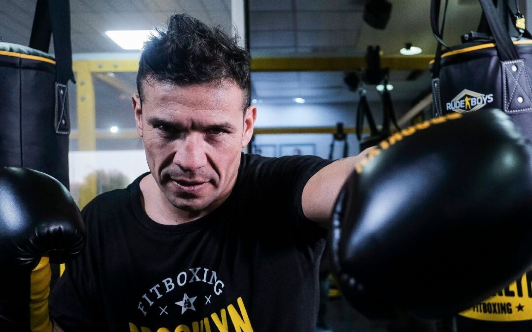 Holloway, Burns in Edwards aktivni na socialnih omrežjih