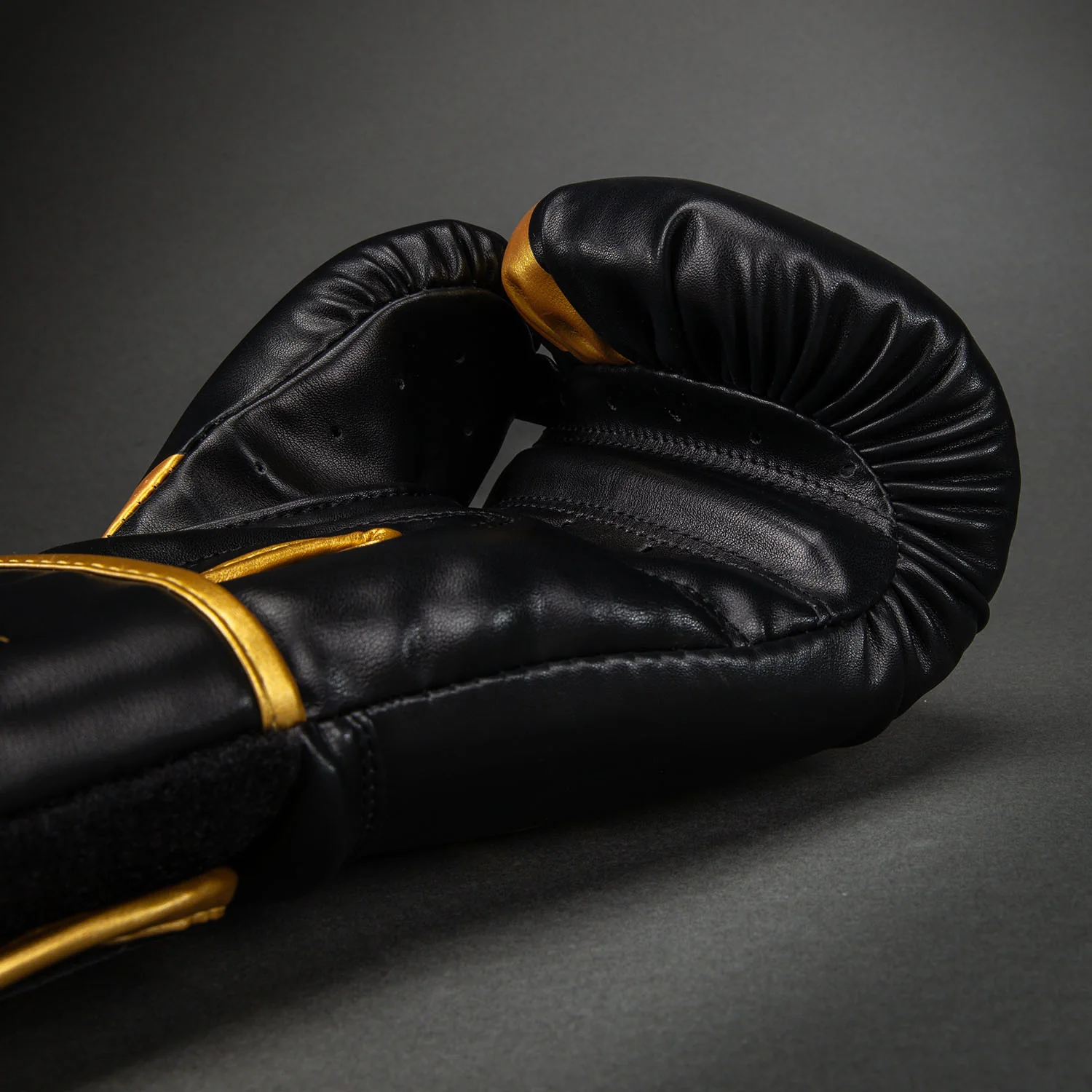 Venum Challenger 2.5 Black/Gold Rokavice Za Boks