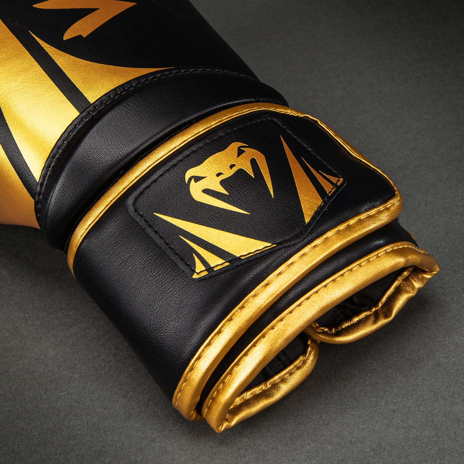 Venum Challenger 2.5 Black/Gold Rokavice Za Boks